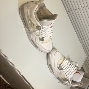 Jordan 4 Oreo size 9 slightly used.